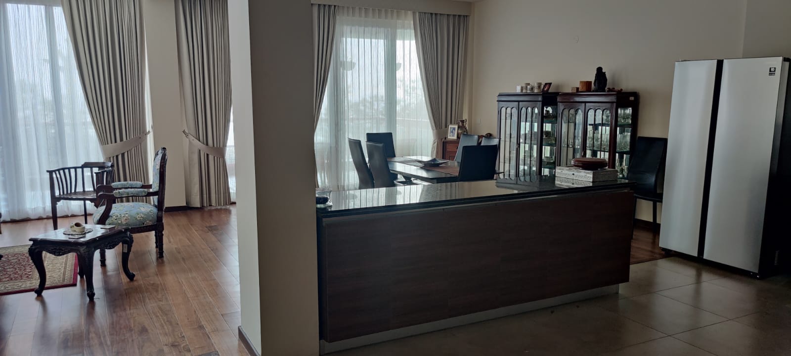 Open kitchen counter and lounge